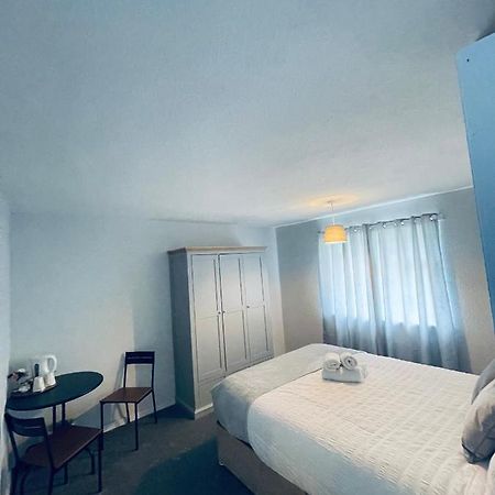 II Comfortable Room, Shared House อัลมอนด์สเบอรี ภายนอก รูปภาพ